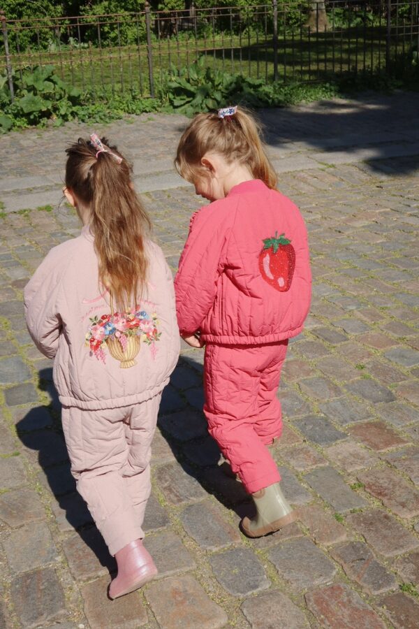 Konges Sløjd Konges Sløjd Juno Sparkle Bomber Jacket Raspberry Wine 5715681009246 Konges SS25 Kleding & Accessoires Jassen  Wijs west