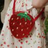 Konges Sløjd Konges Sløjd Tut Strawberry Shoulder Bag Barbados Cherry 5715681011959 Konges SS25 Kleding & Accessoires Tassen & Rugzakken  Wijs west