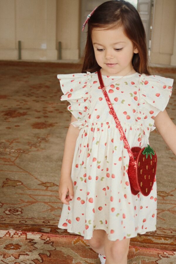 Konges Sløjd Konges Sløjd Tut Strawberry Shoulder Bag Barbados Cherry 5715681011959 Konges SS25 Kleding & Accessoires Tassen & Rugzakken  Wijs west