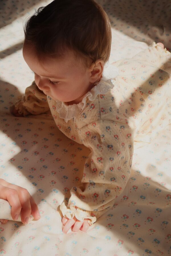 Konges Sløjd Konges Sløjd Sui Onesie Gots Pipa Petite 5715681030707 Konges SS25 Kleding & Accessoires Baby Rompers Wijs west