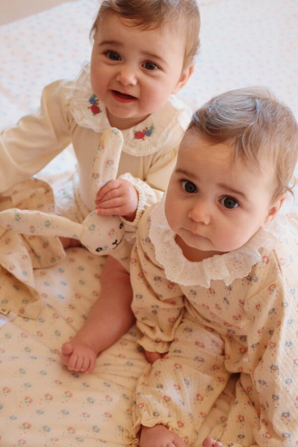 Konges Sløjd Konges Sløjd Sui Onesie Gots Pipa Petite 5715681030707 Konges SS25 Kleding & Accessoires Baby Rompers Wijs west