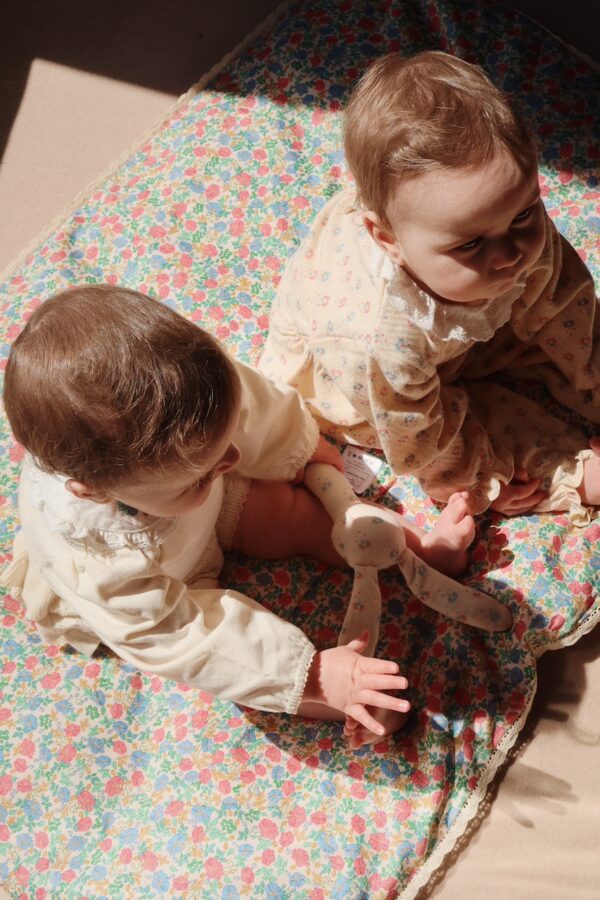 Konges Sløjd Konges Sløjd Sui Onesie Gots Pipa Petite 5715681030707 Konges SS25 Kleding & Accessoires Baby Rompers Wijs west
