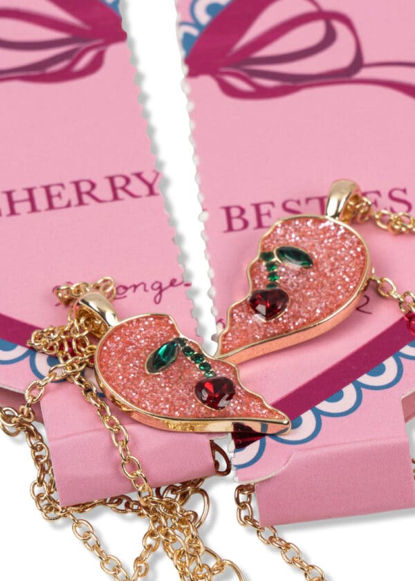 Konges Sløjd Konges Sløjd Bestie Necklace Cherry 5715681012055 Konges SS25 Speelgoed & Spellen Verkleden Sieraden Wijs west