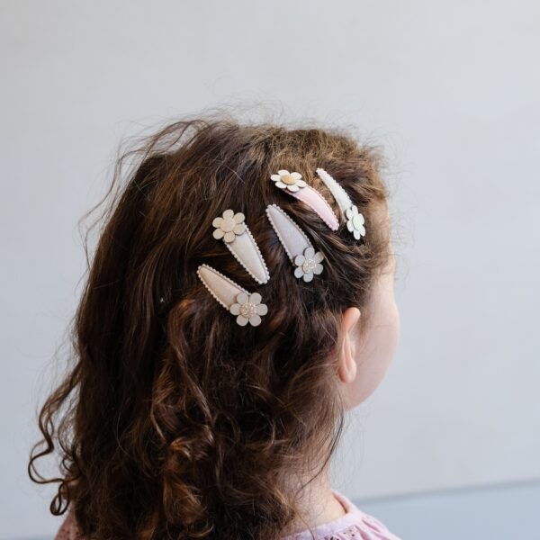 Mimi & Lula Mimi & Lula Daisy Mini Mabel Clic Clacs 5060925058802 Mimi SS25 Verzorging Haaraccessoires Haarspeldjes Wijs west