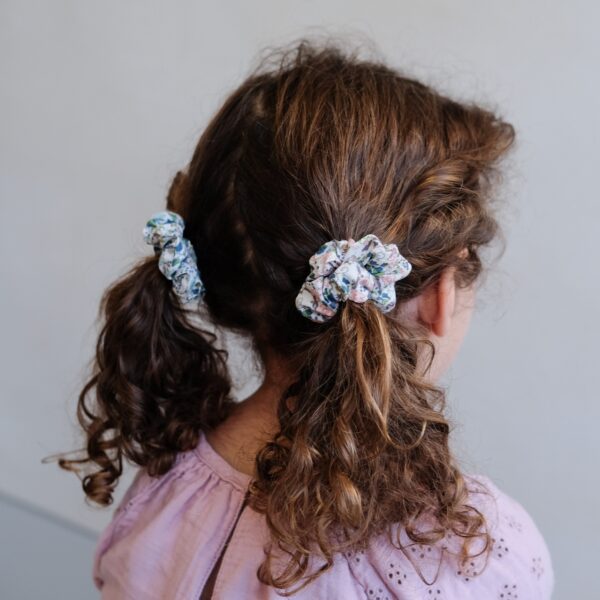 Mimi & Lula Mimi & Lula Floral Scrunchies 5060925059021 Mimi SS25 Verzorging Haaraccessoires Haarelastiekjes Wijs west