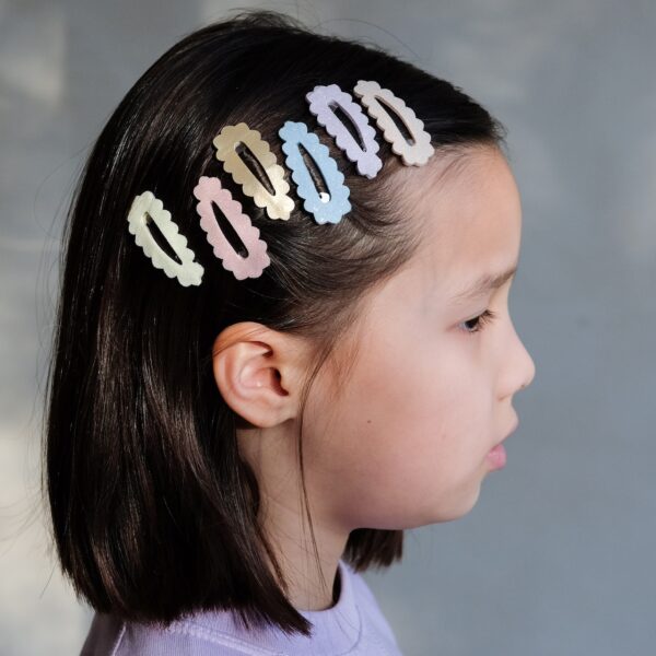 Mimi & Lula Mimi & Lula Scalloped Sparkle Mini Clic Clacs 5060925059243 Mimi SS25 Verzorging Haaraccessoires Haarspeldjes Wijs west