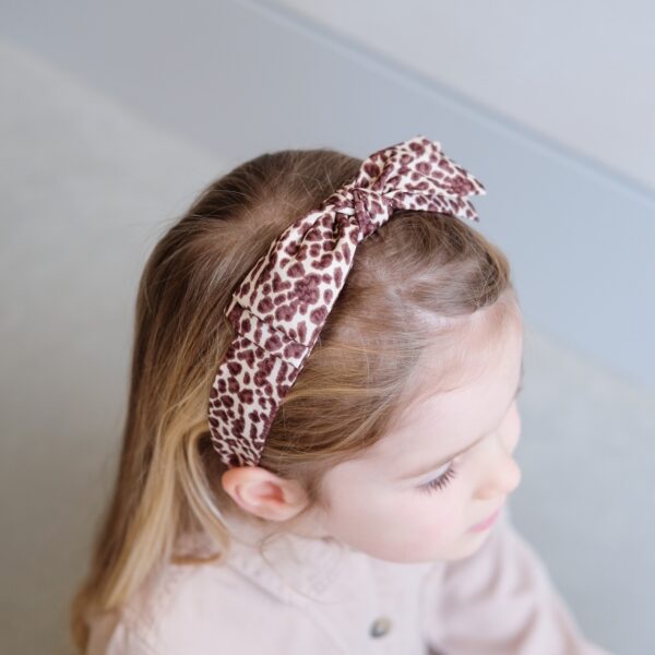 Mimi & Lula Mimi & Lula Leopard Edie Bow Alice 5060925059649 Mimi SS25 Verzorging Haaraccessoires Haarbanden Wijs west