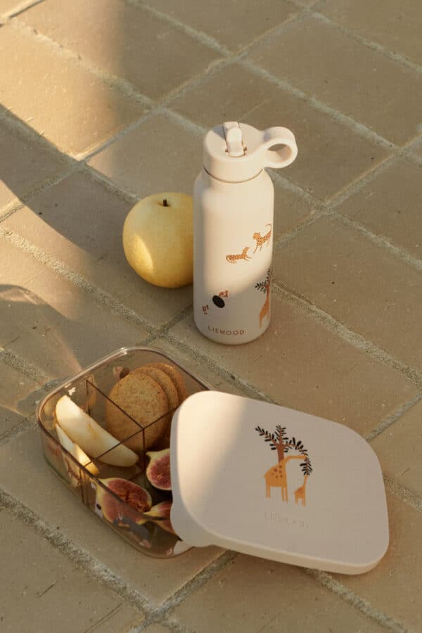 Liewood Liewood Arthur Tritan Lunchbox All Together / Sandy  5715493422295 Liewood Verzorging Eten & Drinken Lunchbakjes & Drinkbekers Wijs west