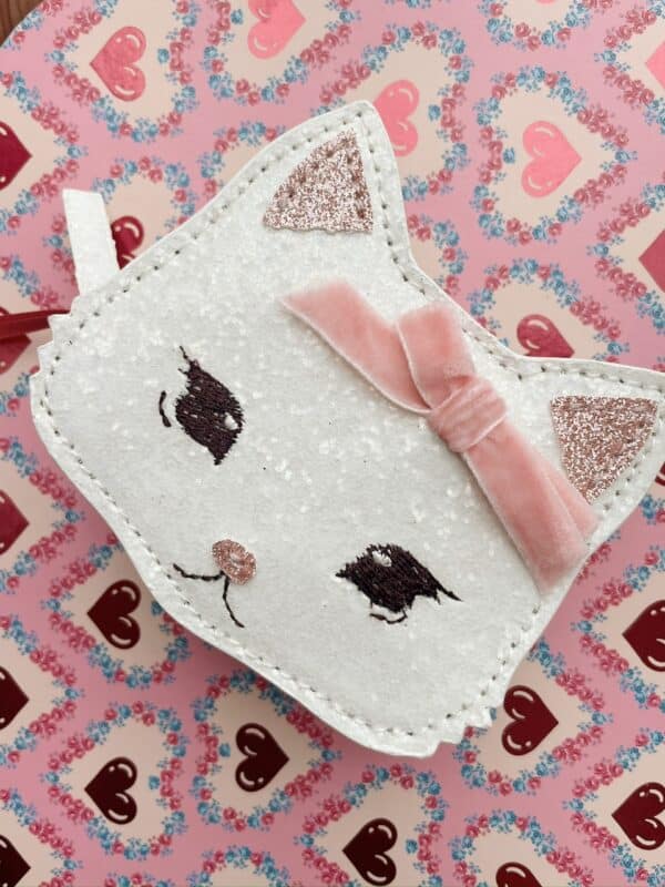 Konges Sløjd Konges Sløjd Tut Kitty Wallet Buttercream 5715681065143 SS25 Konges Kleding & Accessoires Tassen & Rugzakken  Wijs west