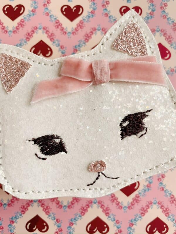 Konges Sløjd Konges Sløjd Tut Kitty Wallet Buttercream 5715681065143 SS25 Konges Kleding & Accessoires Tassen & Rugzakken  Wijs west