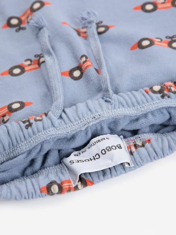 Bobo Choses Bobo Choses Race Car All Over Jogging Pants Light Blue 8445782321134 AW25 Bobo Kleding & Accessoires Baby Broekjes Wijs west