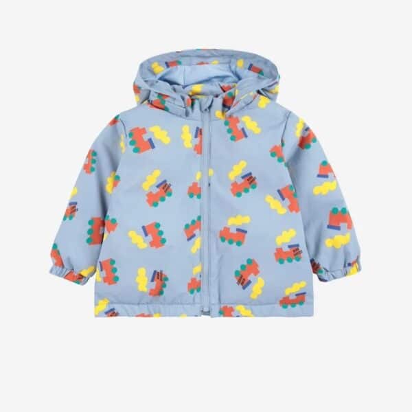 Bobo Choses Bobo Choses Bobo Choo Choo All Over Anorak Light Blue 8445782326139 AW25 Bobo Kleding & Accessoires Baby Buitenkleding Wijs west