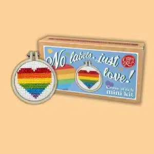 Mini Lucifersdoosje Borduur Kit - No Labels , Just Love!