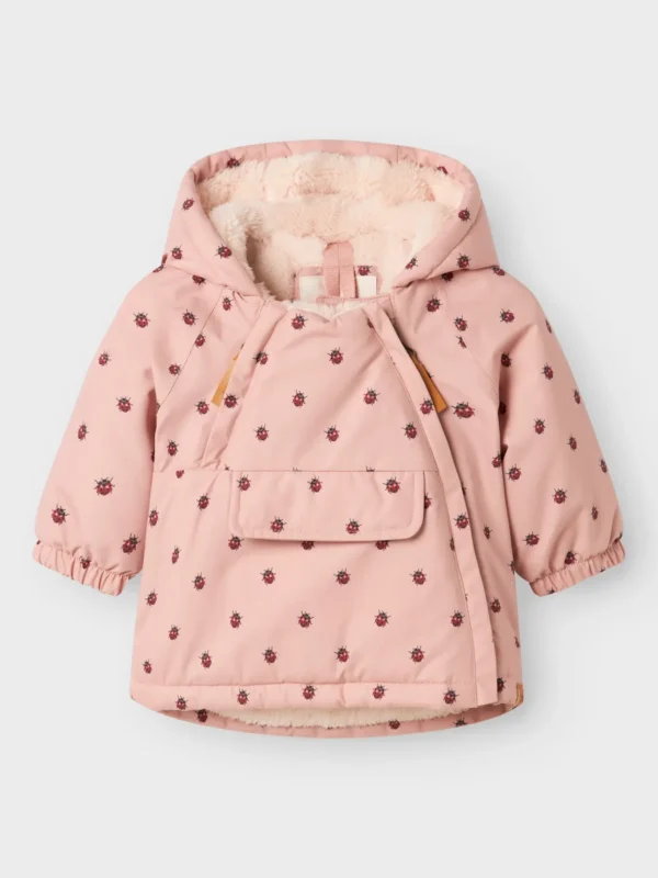 Lil' Atelier Lil' Atelier Jas Misty Rose Ladybug 5715725388337 Atelier SS25 Kleding & Accessoires Baby Buitenkleding Wijs west
