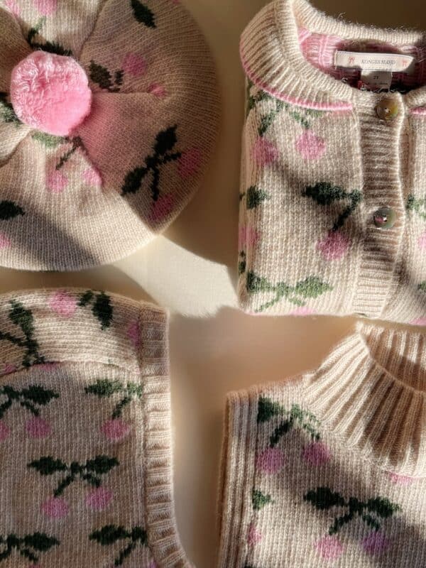 Konges Sløjd Konges Sløjd Belou Knit Beret Cherry 5715681098073 Konges AW25 Kleding & Accessoires Accessoires Hoedjes & Petjes Wijs west
