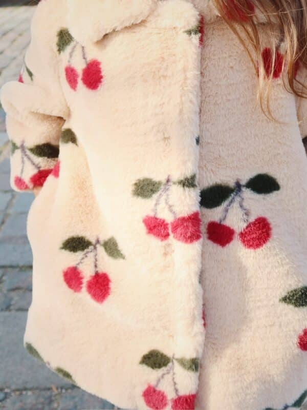 Konges Sløjd Konges Sløjd Fuzzie Coat Grs Ma Grande Cerise 5715681083802 Konges AW25 Kleding & Accessoires Jassen  Wijs west