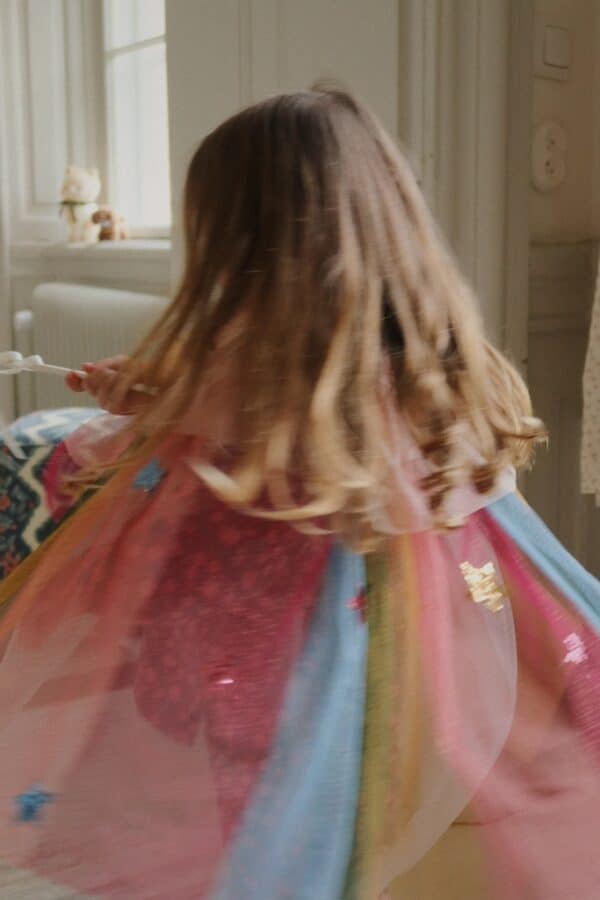 Konges Sløjd Konges Sløjd Glitter Rainbow Costume Evening Sand 5715681113042 Konges AW25 Speelgoed & Spellen Verkleden  Wijs west