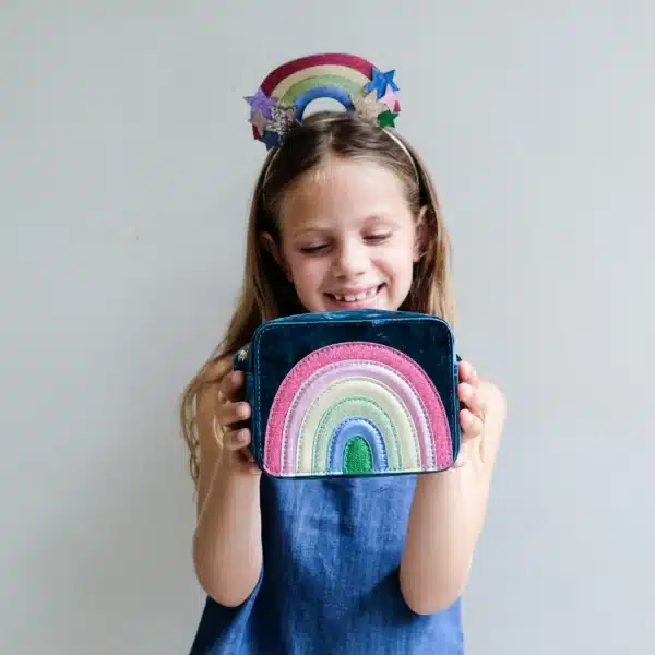 Mimi & Lula Mimi & Lula Radiant Rainbow Velvet Bag 5061064831677 Mimi AW25 18 Kleding & Accessoires Tassen & Rugzakken Wijs west
