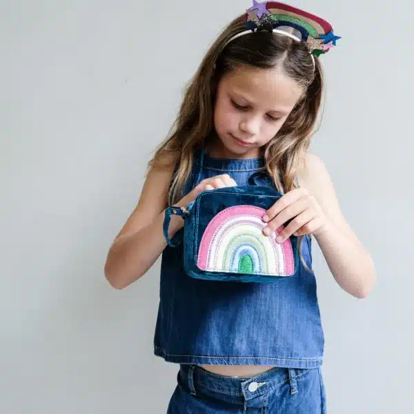 Mimi & Lula Mimi & Lula Radiant Rainbow Velvet Bag 5061064831677 Mimi AW25 18 Kleding & Accessoires Tassen & Rugzakken Wijs west