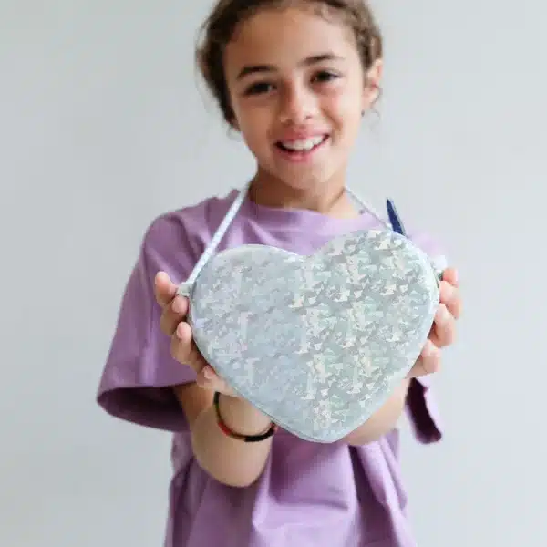 Mimi & Lula Mimi & Lula Holographic Heart Bag 5061064831660 Mimi AW25 18 Kleding & Accessoires Tassen & Rugzakken Wijs west