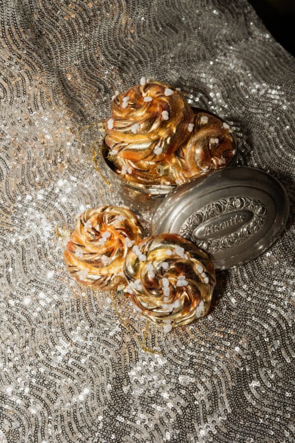 Yup in de Boom Yup in de Boom Kaneelbroodje Kerstbal 8721008354705 Yup AW25 Home & Living Feest Kerst Wijs west