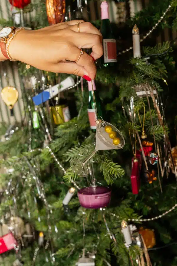 Yup in de Boom Yup in de Boom Dry Martini Kerstbal 8721008354699 Yup AW25 Home & Living Feest Kerst Wijs west