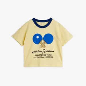 Mini Rodini Mini Rodini Table Tennis Contrast Rib Sp Ss Tee Yellow 7332754728323 Rodini SS26 Kleding & Accessoires Shirts T-shirts Wijs west