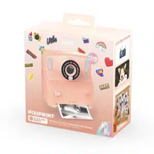 Roze Mob Pixiprint instant camera met smileyprint en een net geprinte zwart-witfoto die uit de camera komt