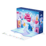 Opengeklapte Hey Clay adventskalender met een winterlandschap en de kleifiguurtjes uitgestald