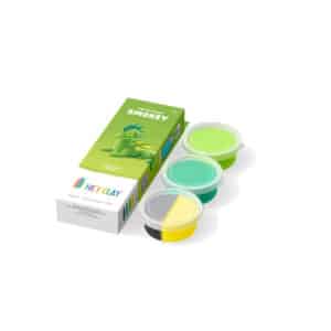 Groene draak Smokey geboetseerd van Hey Clay luchtdrogende klei
