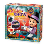 Verpakking van de Buki goochelset My Magic Show met 20 trucs op de voorkant