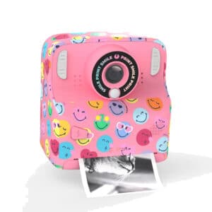 Roze Mob Pixiprint instant camera met smileyprint en een net geprinte zwart-witfoto die uit de camera komt
