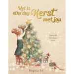 Voorkant prentenboek Het is elke dag Kerst met jou van Birgitta Sif – twee beren versieren samen een kerstboom