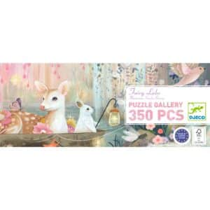 De voorkant van de verpakking van Djeco langwerpige Gallery puzzel Fairy Lake van 350 stukjes met sprookjesmeer