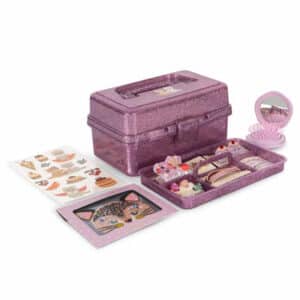 Paarse glitter beautykoffer Glam Me Up van Konges Sløjd met make-up en stickers ernaast