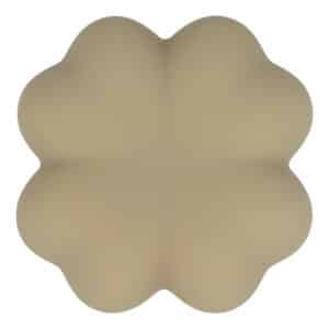 Klaverbladvormig voedingslampje Luck van zachte siliconen in groenbeige Soft Clay op wit