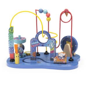 Blauw houten kralendoolhof van Moulin Roty met gekleurde draadbanen en een kermisthema