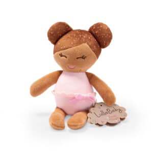 Zachte badpop met bruine knotjes en roze badpakje met LullaBaby-label